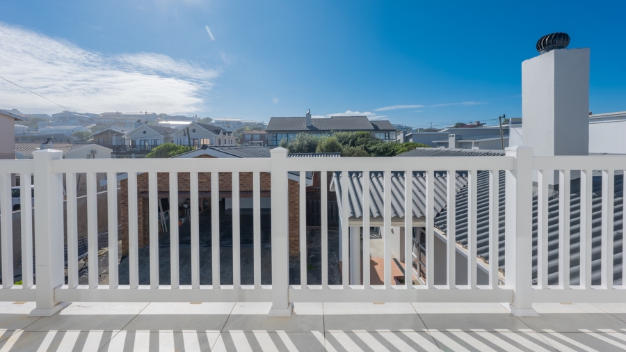 7 Bedroom Property for Sale in Struisbaai Western Cape